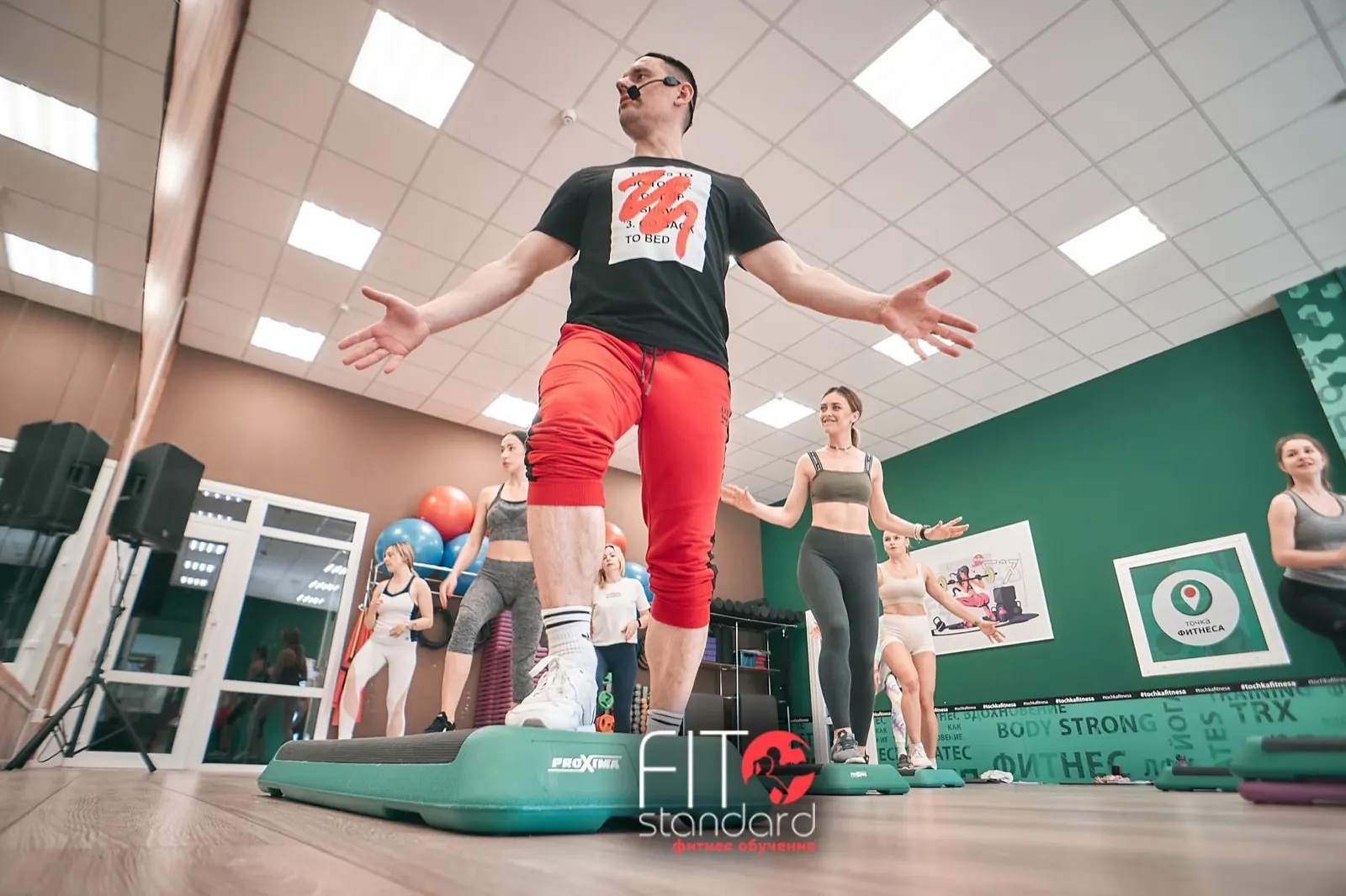 step-aerobika-dlya-instruktora-bazovyj-uroven